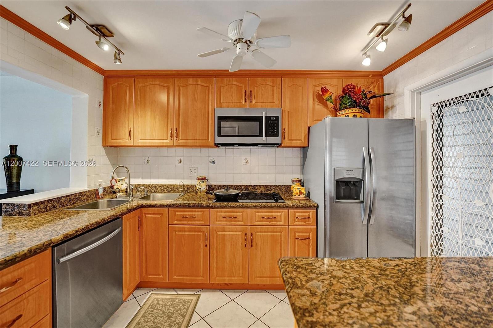 455 Paradise Isle Blvd #104 Hallandale Beach, FL 33009