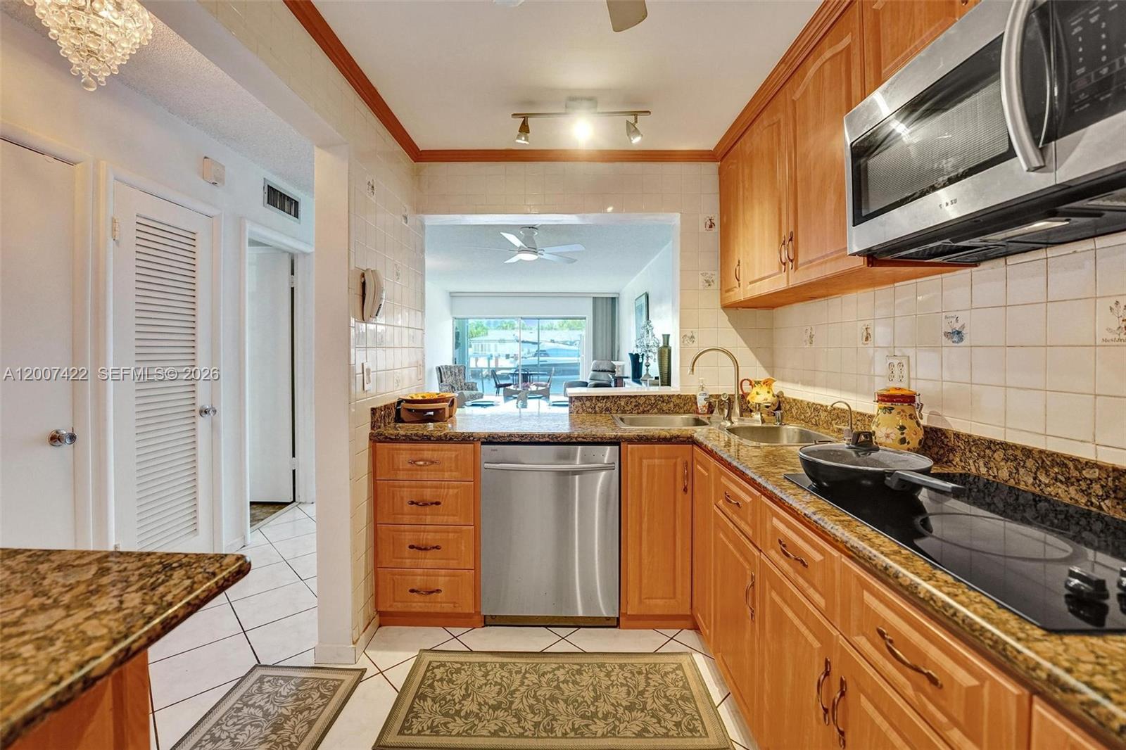 455 Paradise Isle Blvd #104 Hallandale Beach, FL 33009