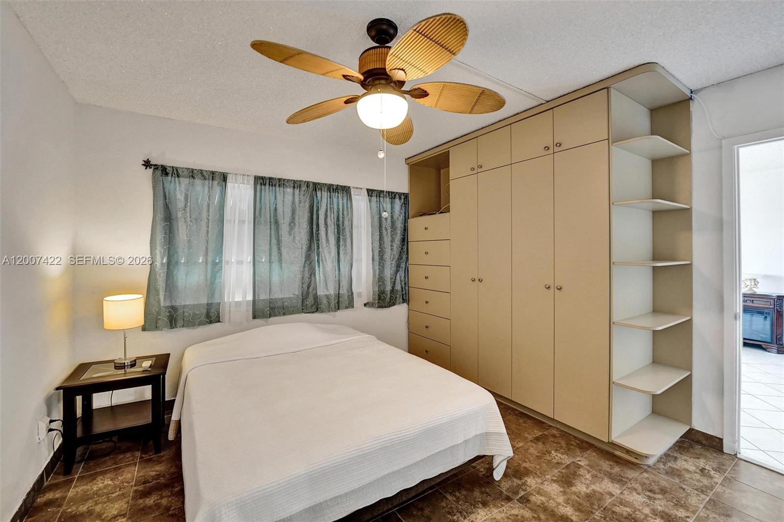 455 Paradise Isle Blvd #104 Hallandale Beach, FL 33009