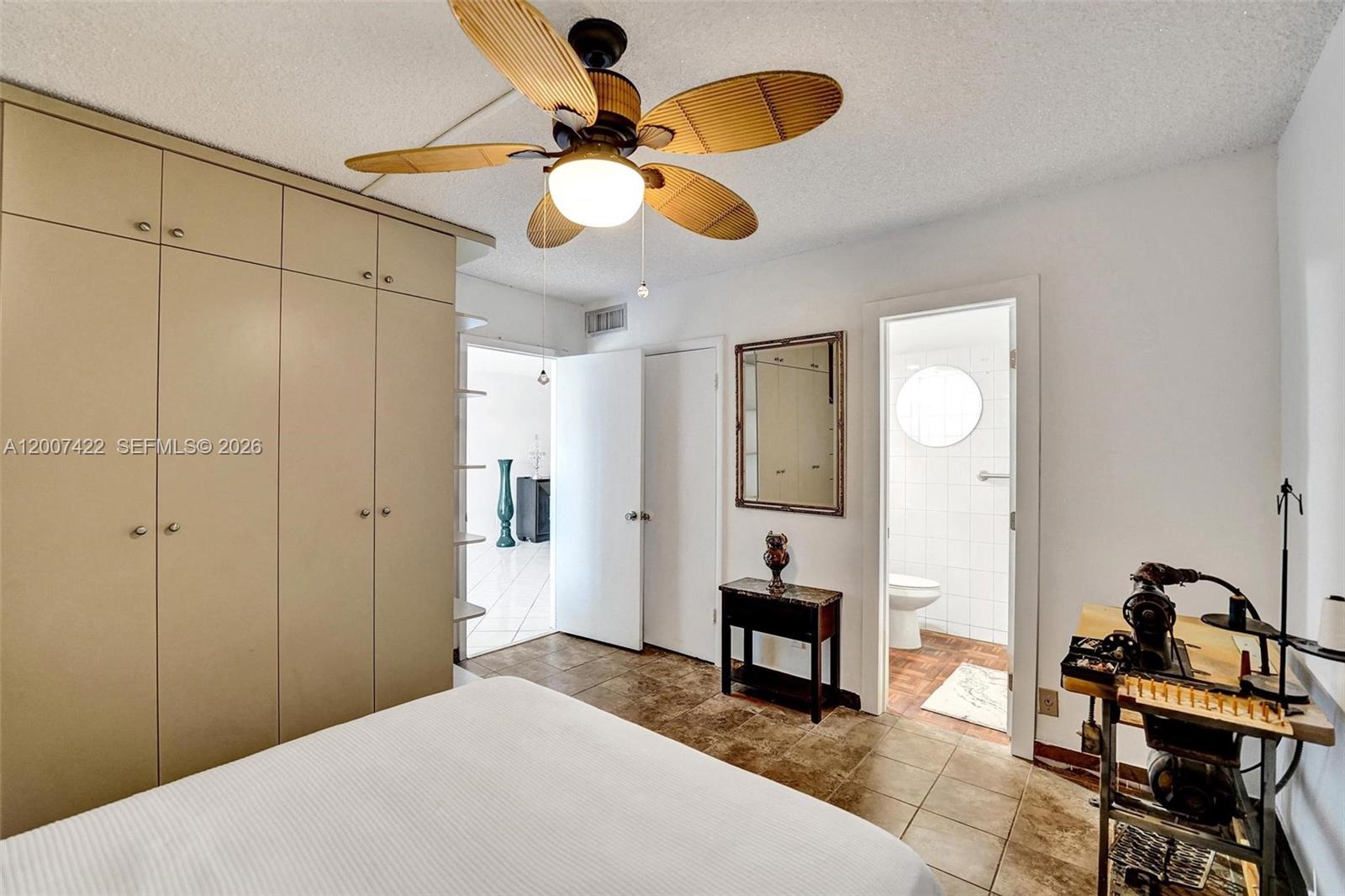 455 Paradise Isle Blvd #104 Hallandale Beach, FL 33009