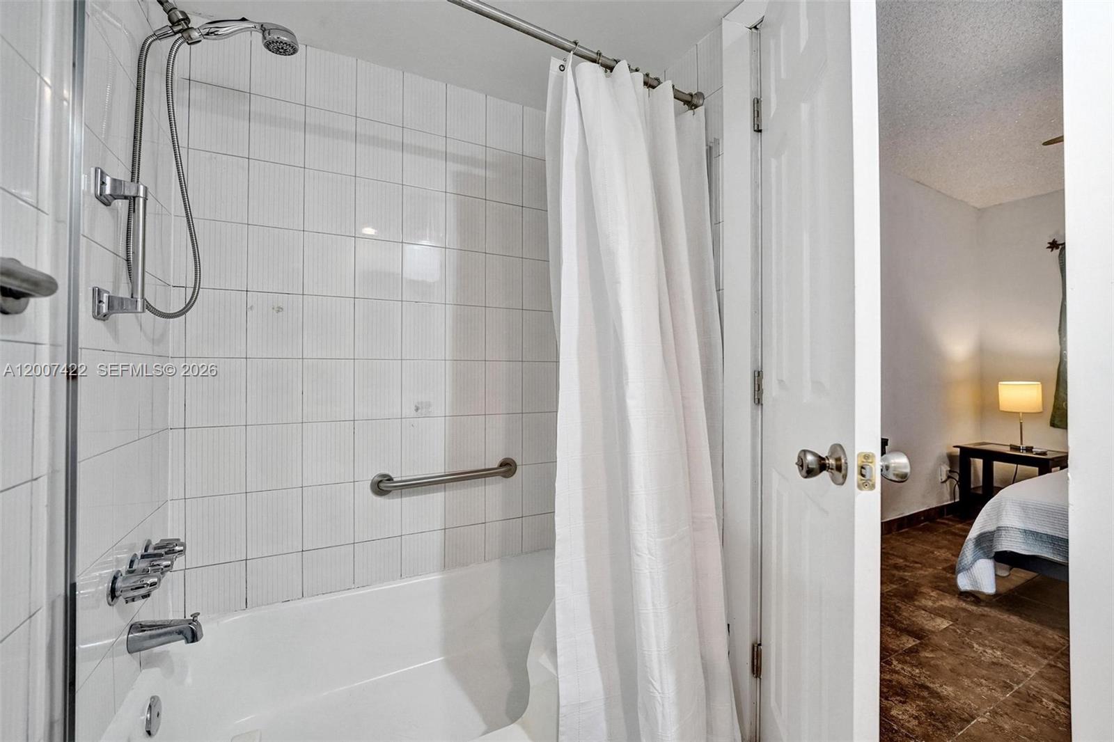 455 Paradise Isle Blvd #104 Hallandale Beach, FL 33009