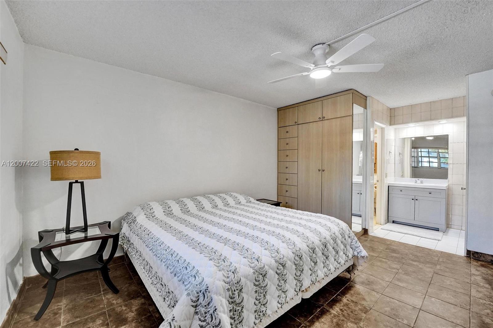 455 Paradise Isle Blvd #104 Hallandale Beach, FL 33009