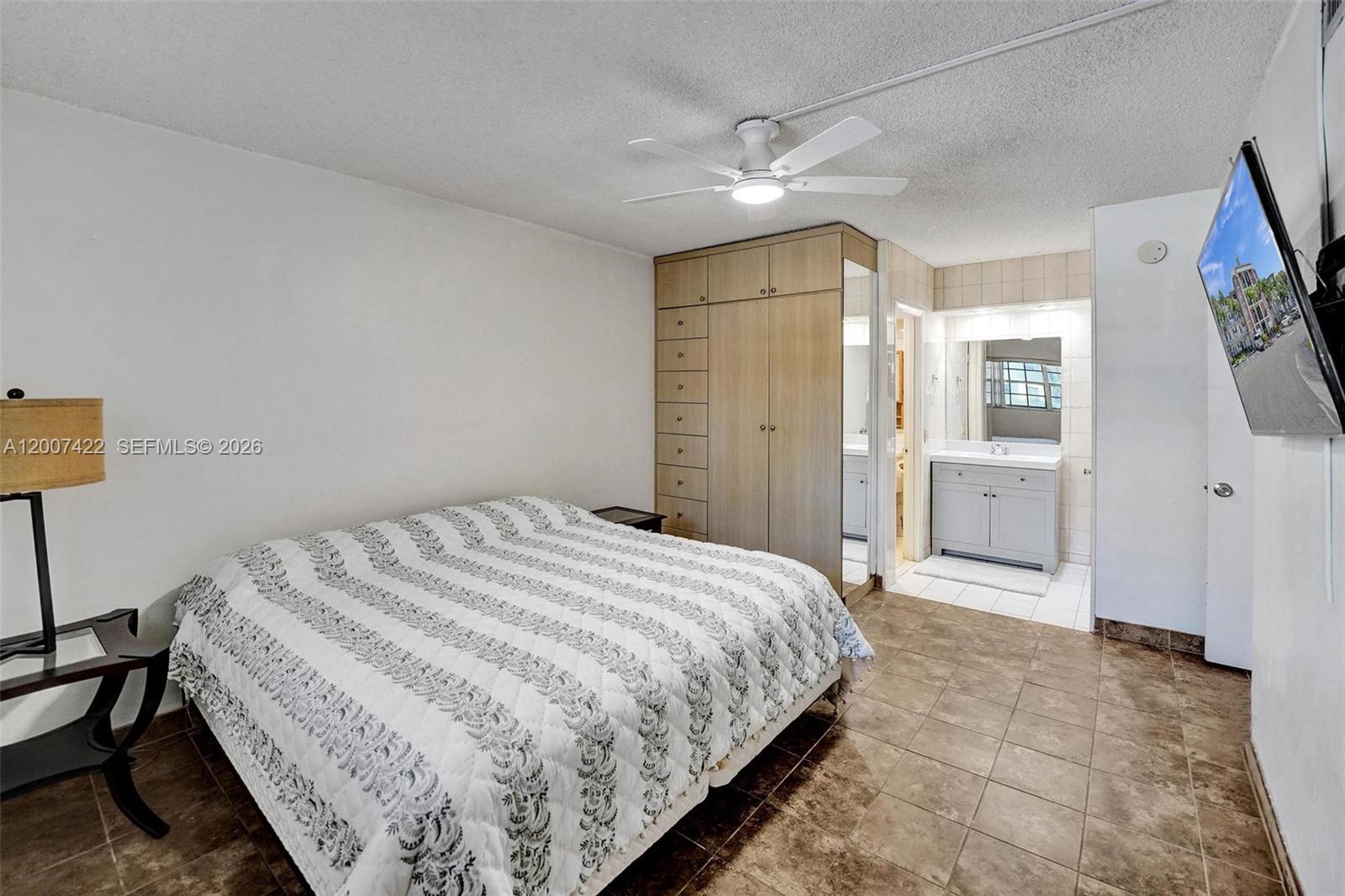 455 Paradise Isle Blvd #104 Hallandale Beach, FL 33009