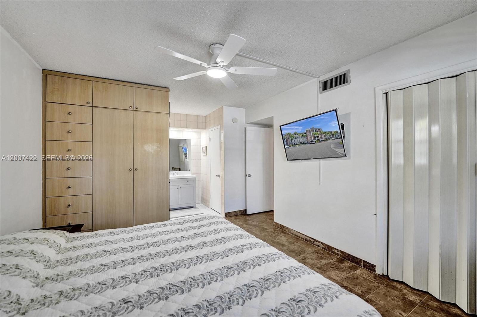 455 Paradise Isle Blvd #104 Hallandale Beach, FL 33009