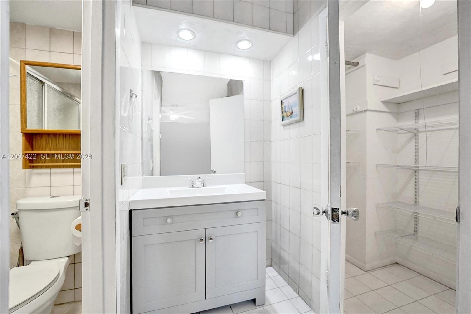 455 Paradise Isle Blvd #104 Hallandale Beach, FL 33009