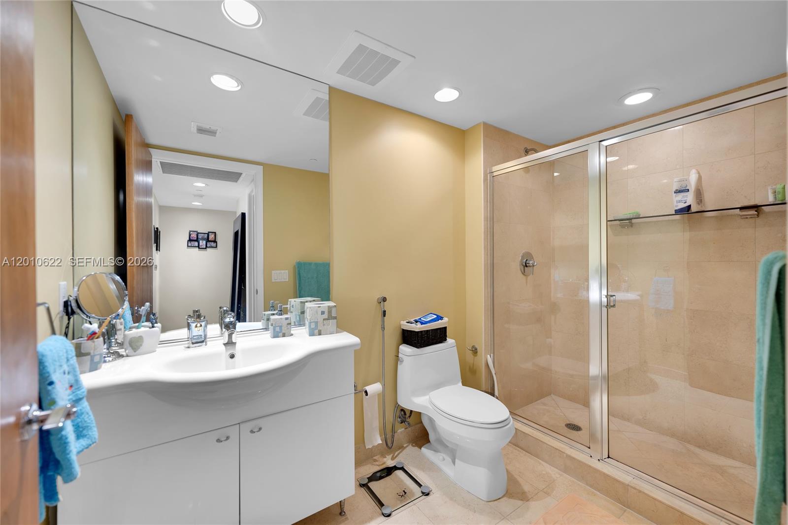 1800 S Ocean Dr #2205 Hallandale Beach, FL 33009