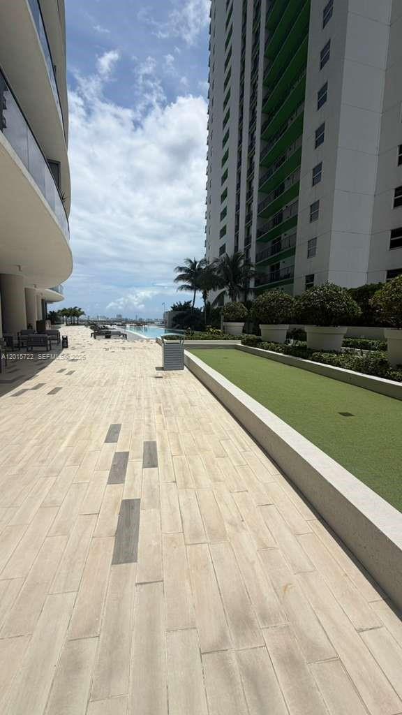 image Aria on the Bay14