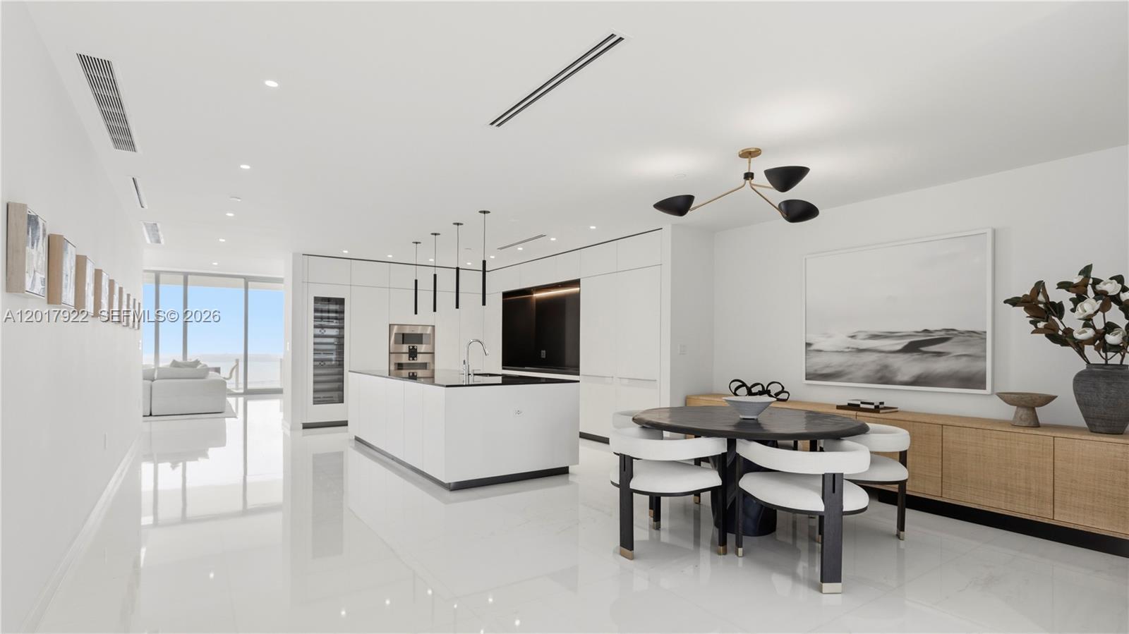 300 Biscayne Blvd #5002E Miami, FL 33131