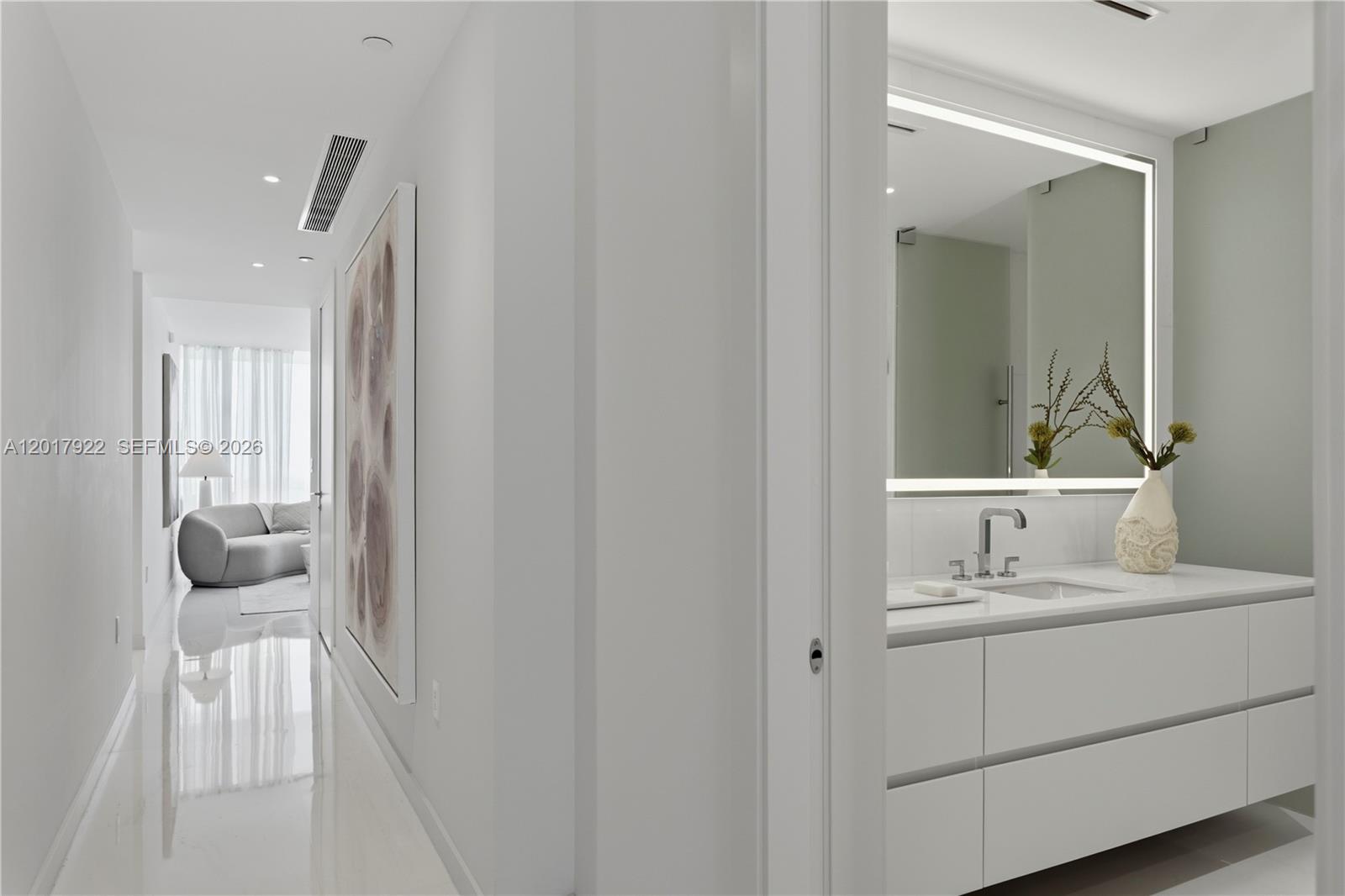 300 Biscayne Blvd #5002E Miami, FL 33131