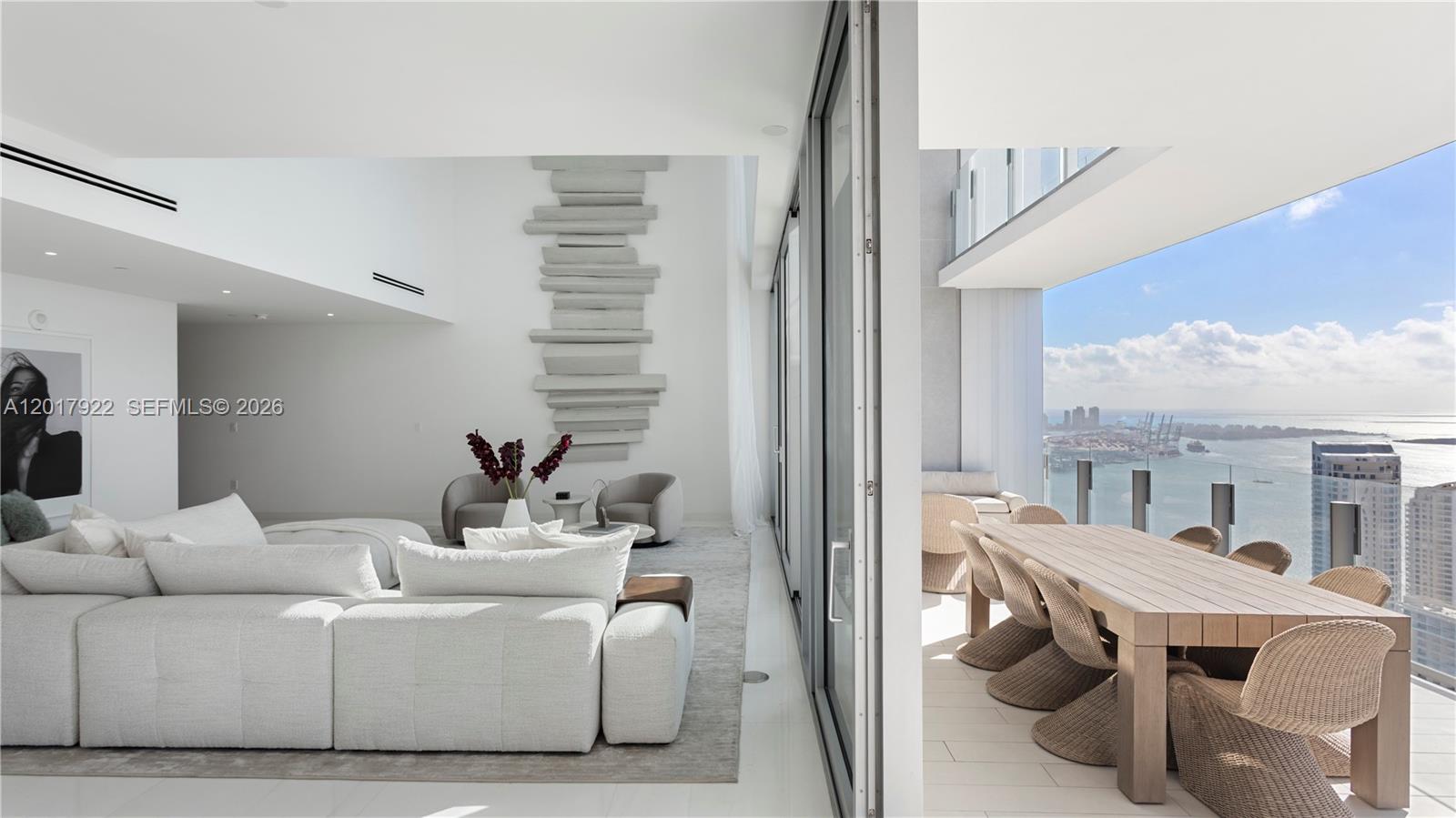 300 Biscayne Blvd #5002E Miami, FL 33131
