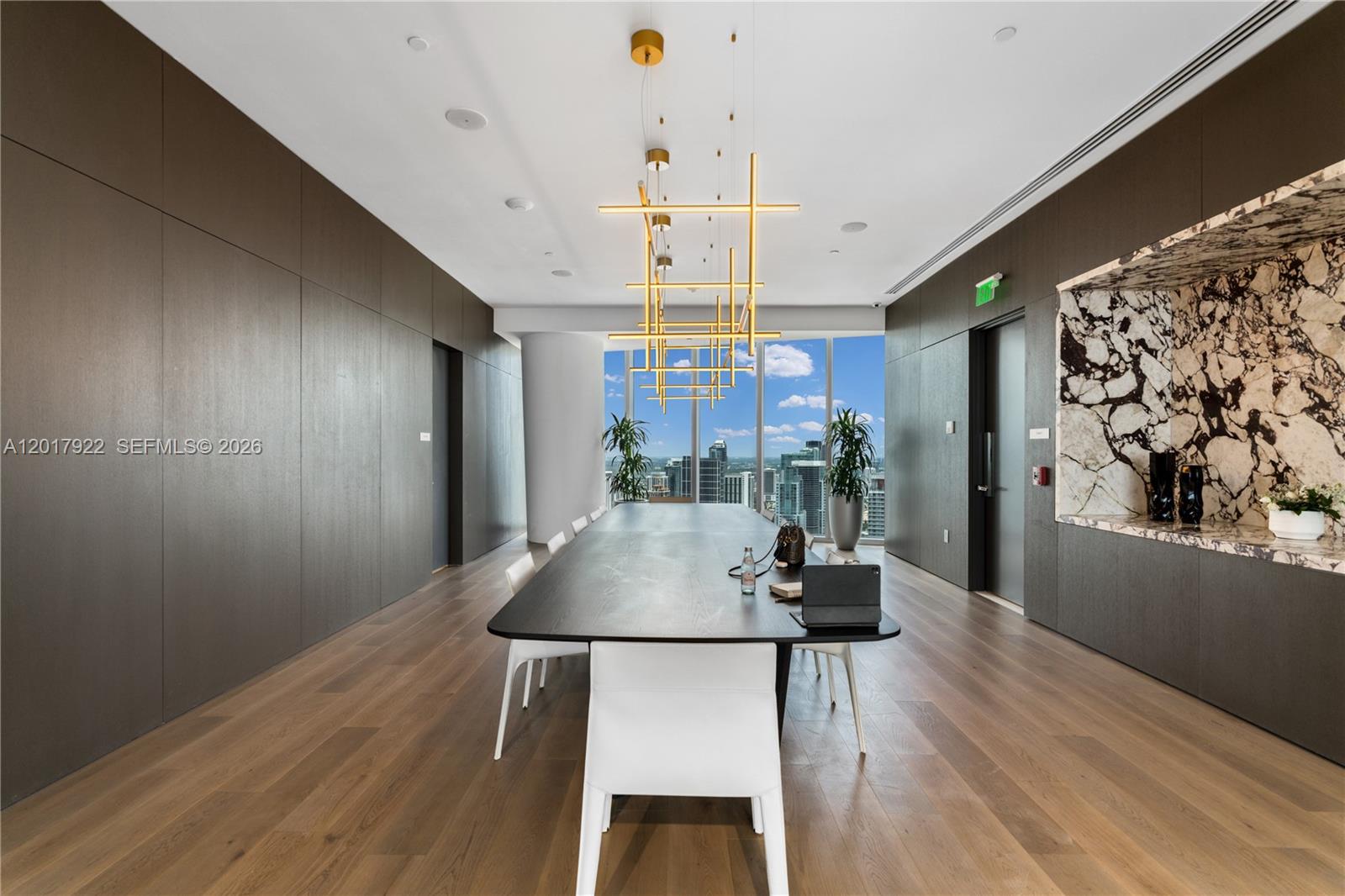 300 Biscayne Blvd #5002E Miami, FL 33131