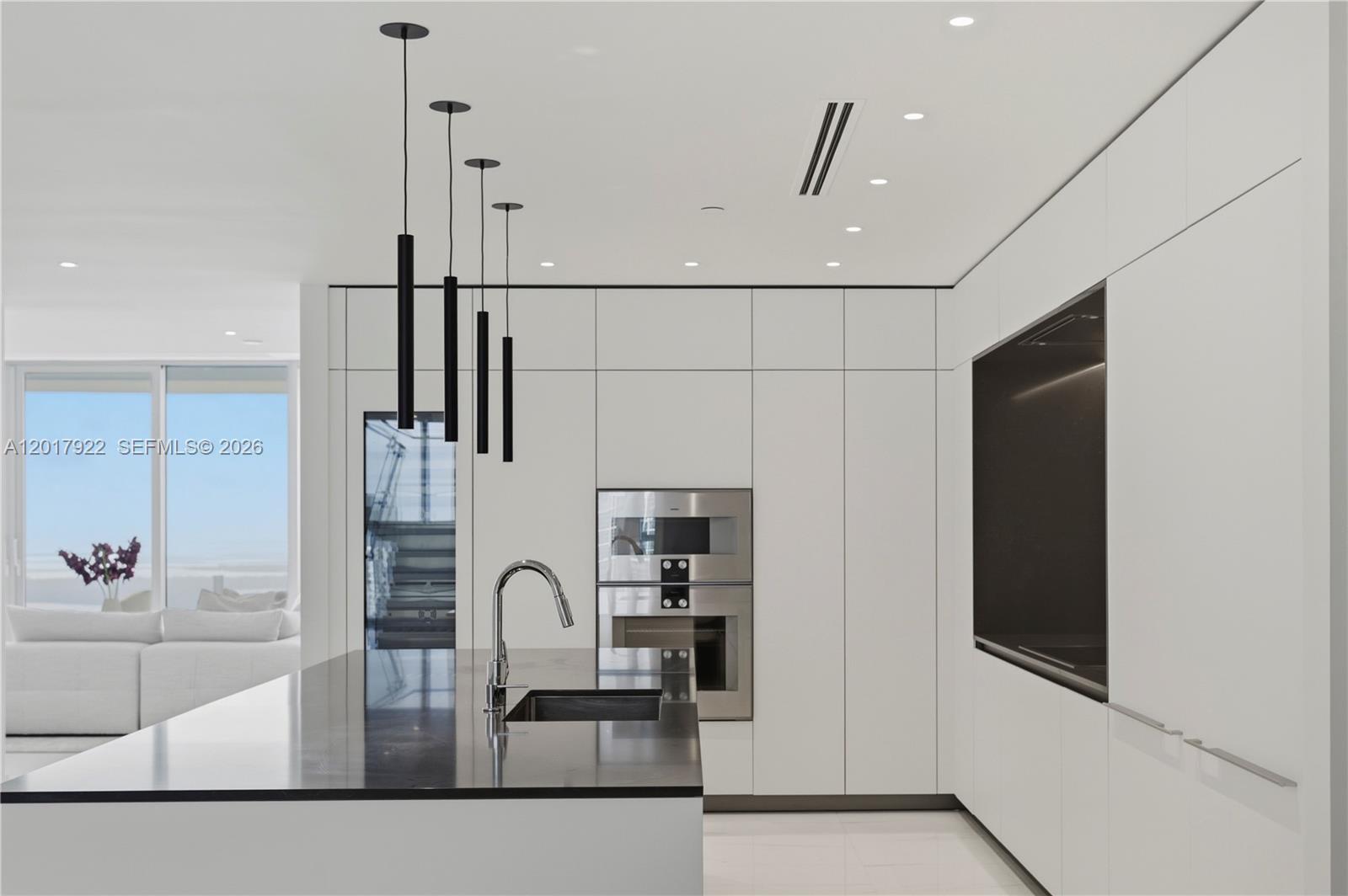 300 Biscayne Blvd #5002E Miami, FL 33131