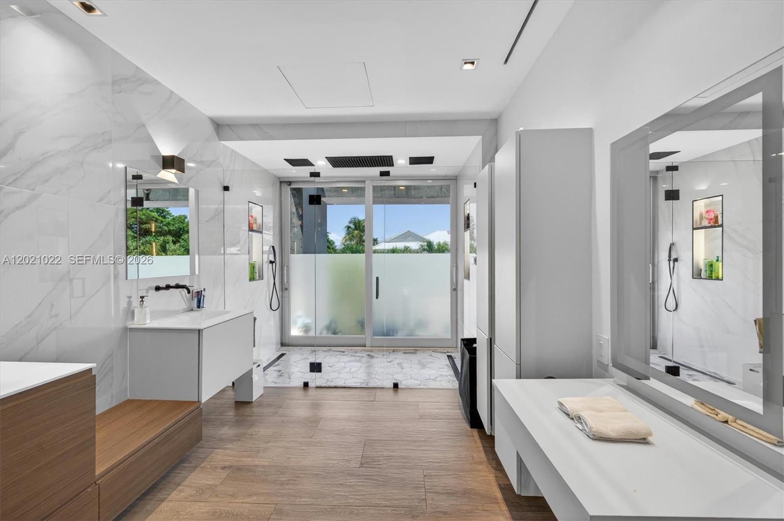 625 Curtiswood Dr Key Biscayne, FL 33149