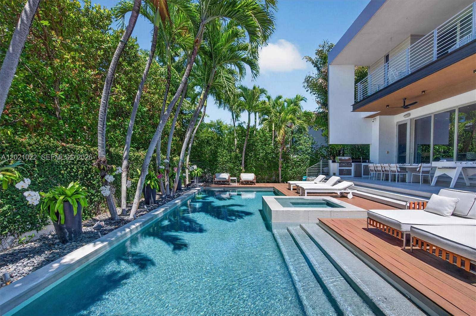 625 Curtiswood Dr Key Biscayne, FL 33149