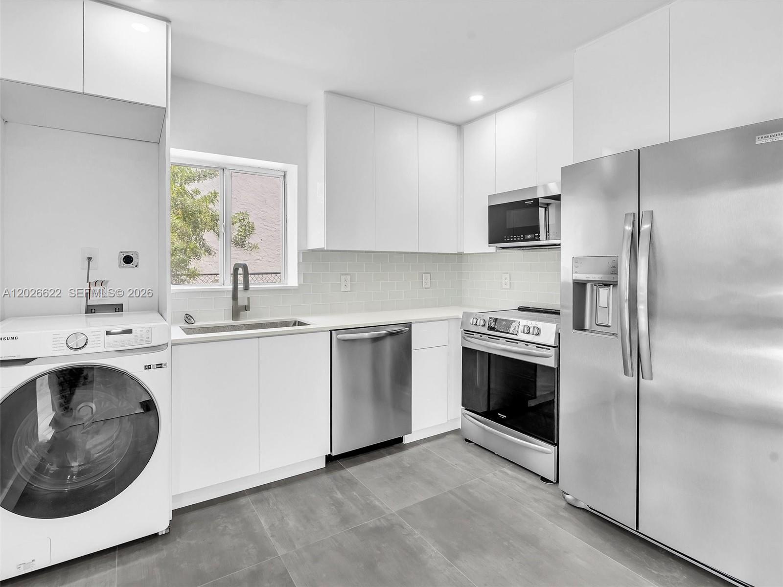 11900 N Bayshore Dr #1-8 North Miami, FL 33181
