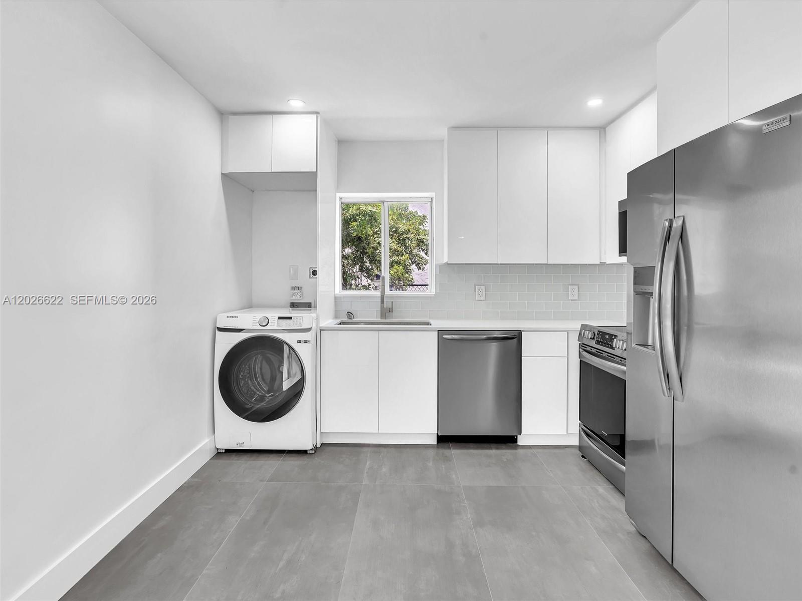 11900 N Bayshore Dr #1-8 North Miami, FL 33181