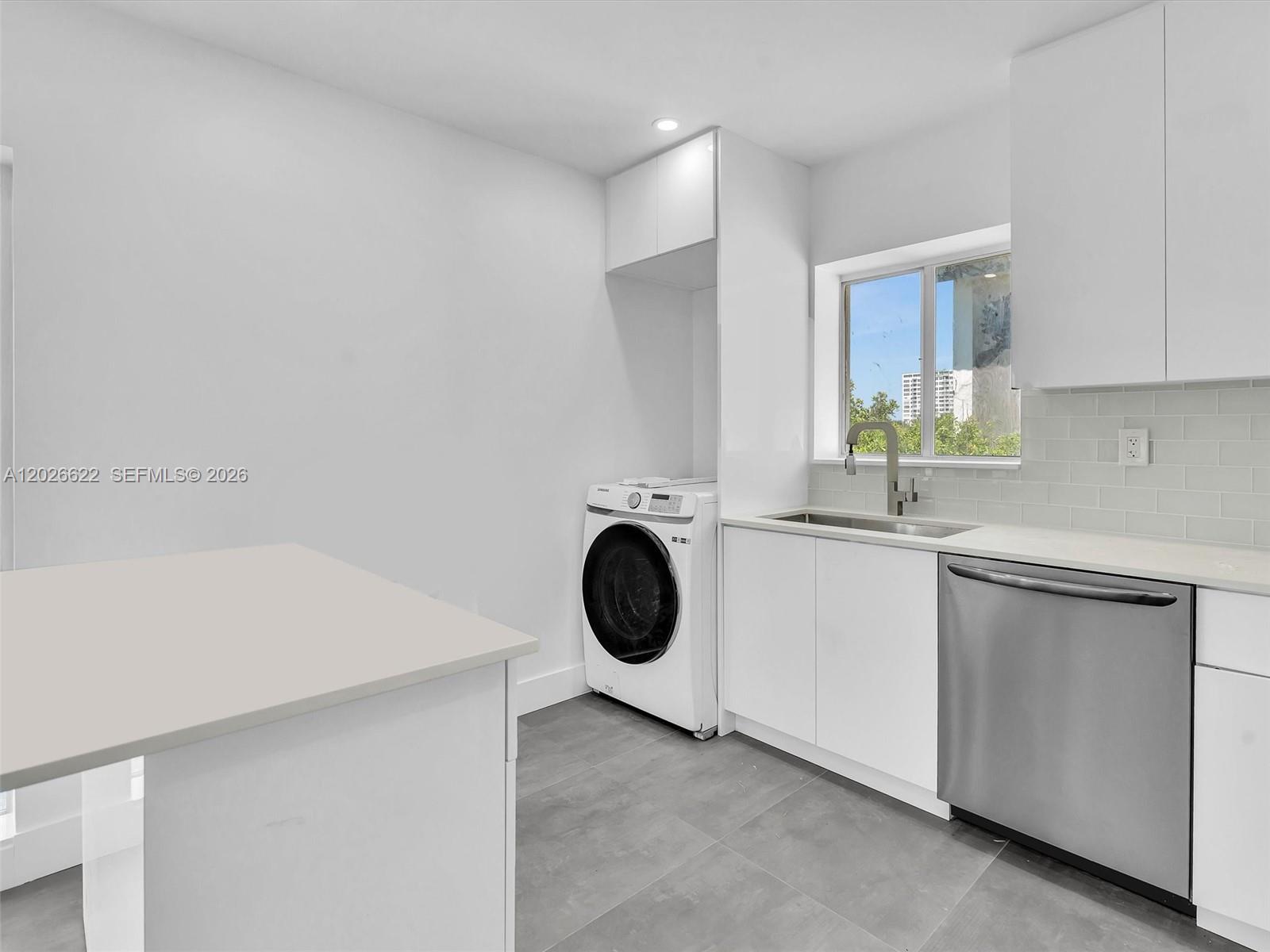 11900 N Bayshore Dr #1-8 North Miami, FL 33181