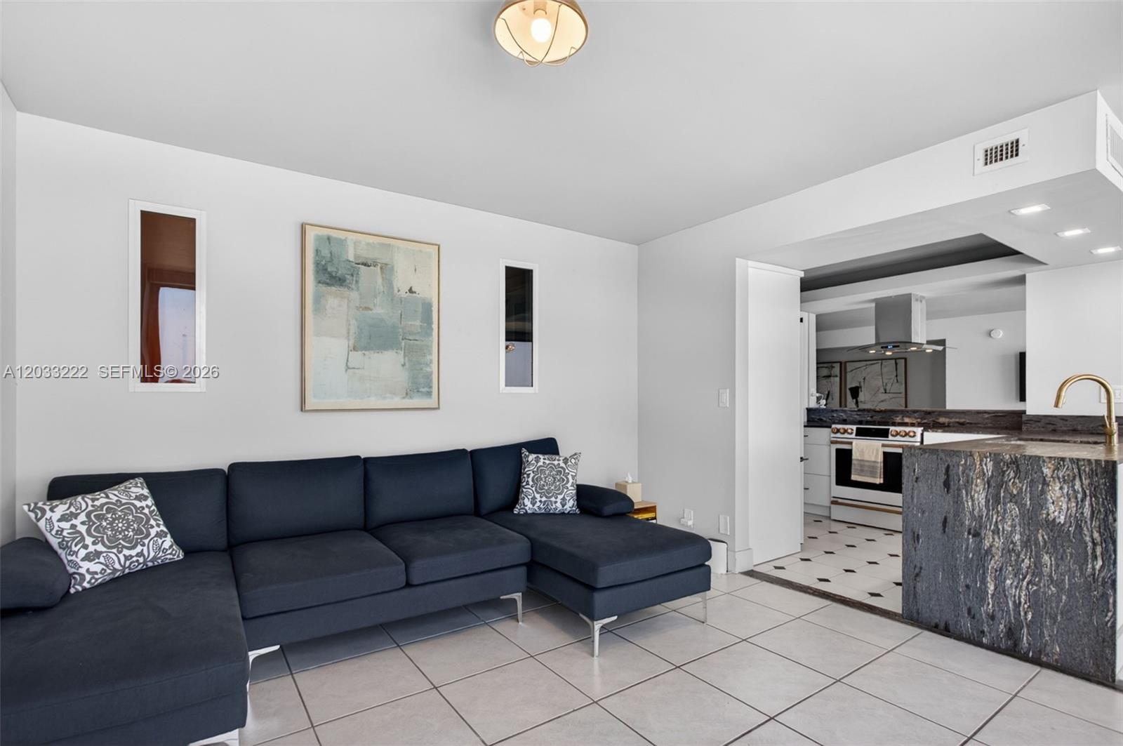 2655 Collins Ave #1512 Miami Beach, FL 33140