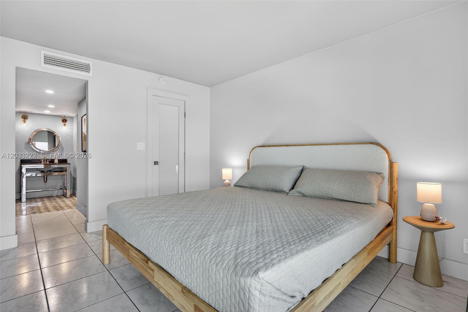 2655 Collins Ave #1512 Miami Beach, FL 33140
