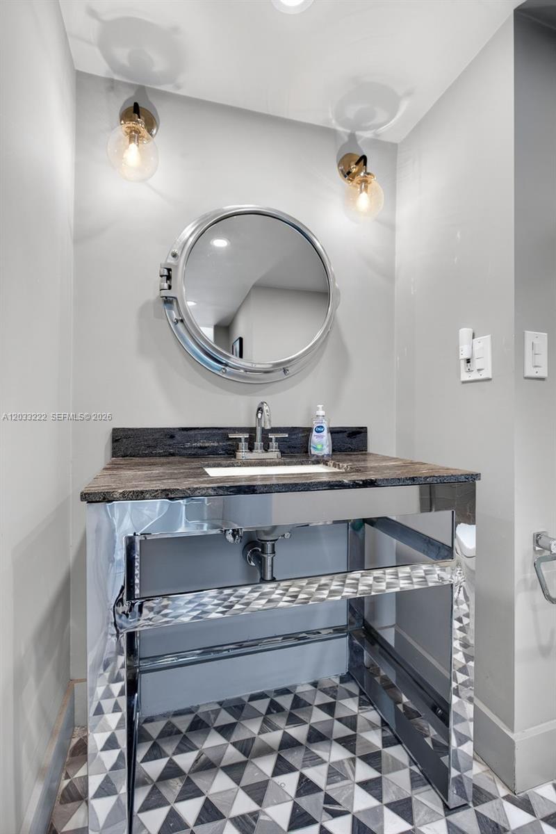 2655 Collins Ave #1512 Miami Beach, FL 33140