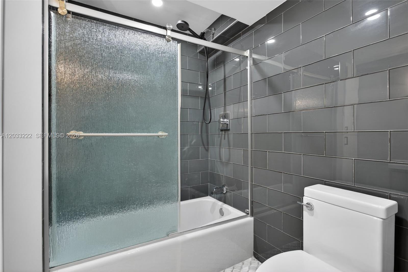 2655 Collins Ave #1512 Miami Beach, FL 33140