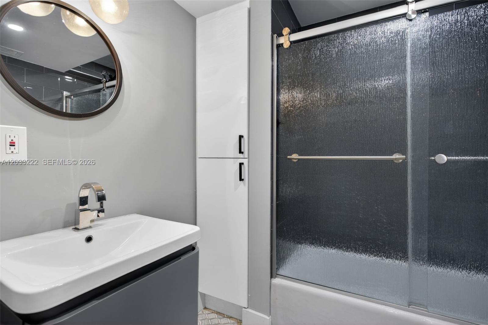2655 Collins Ave #1512 Miami Beach, FL 33140