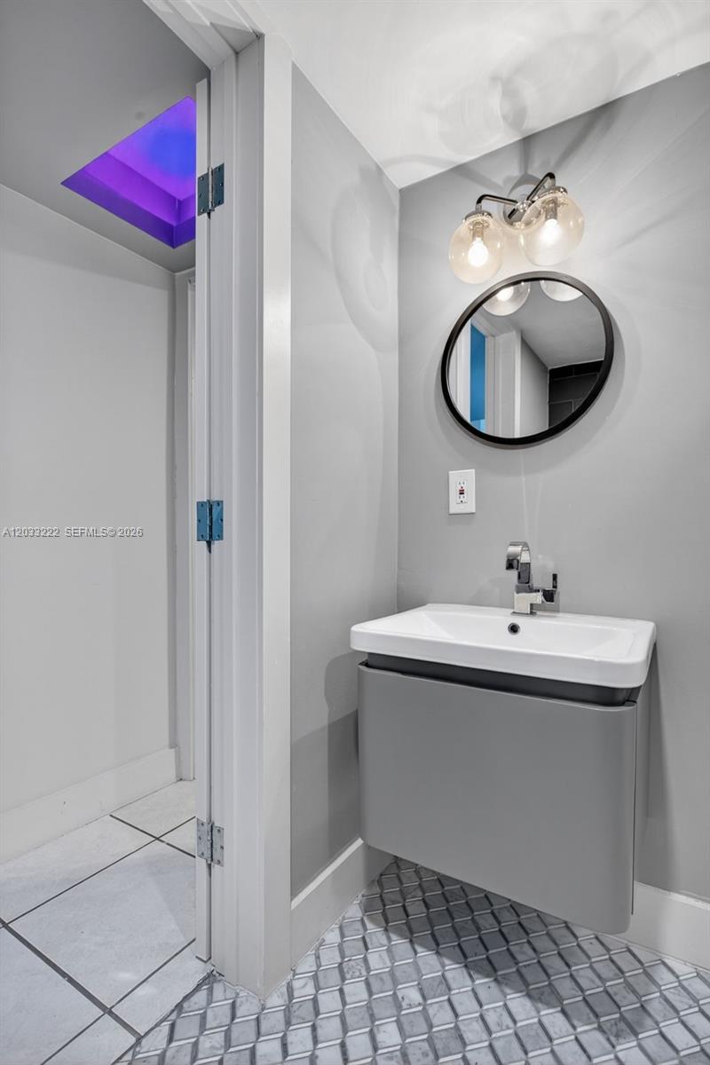 2655 Collins Ave #1512 Miami Beach, FL 33140