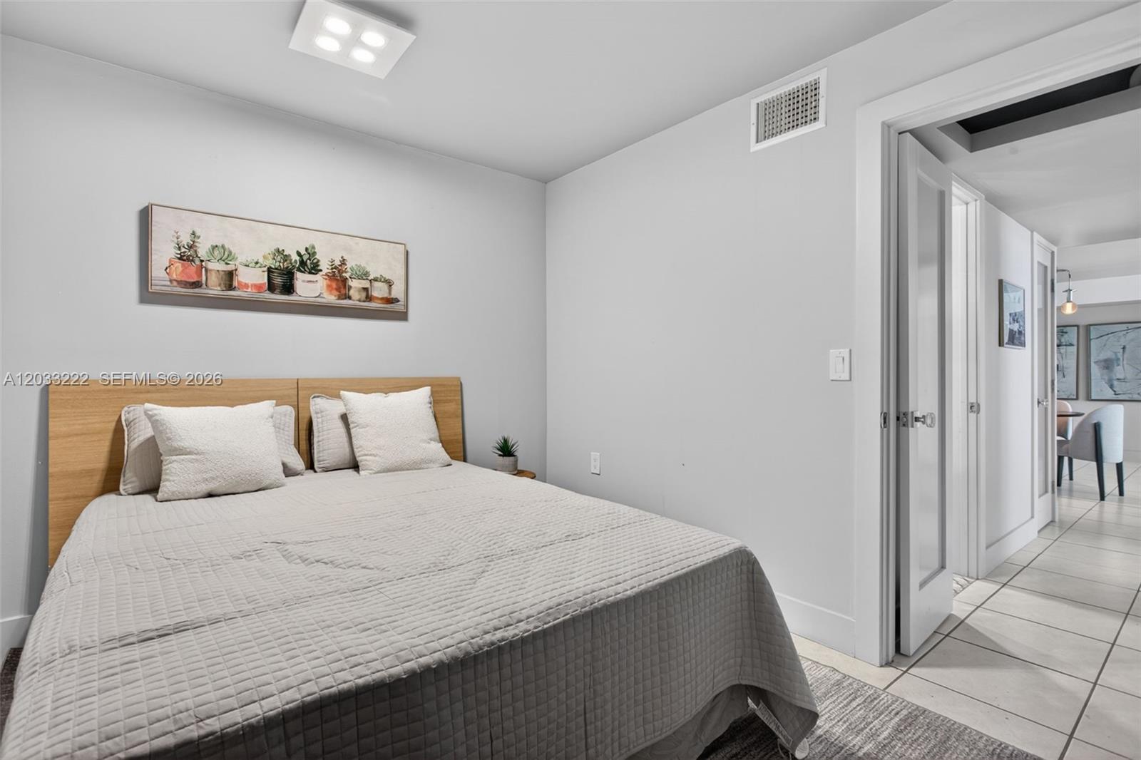 2655 Collins Ave #1512 Miami Beach, FL 33140