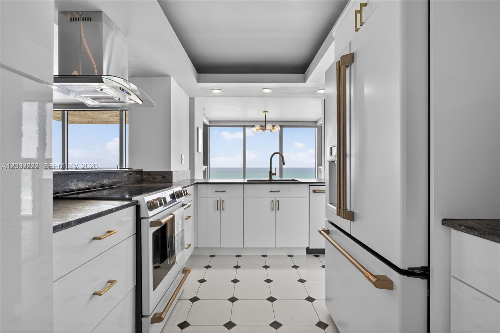 2655 Collins Ave #1512 Miami Beach, FL 33140