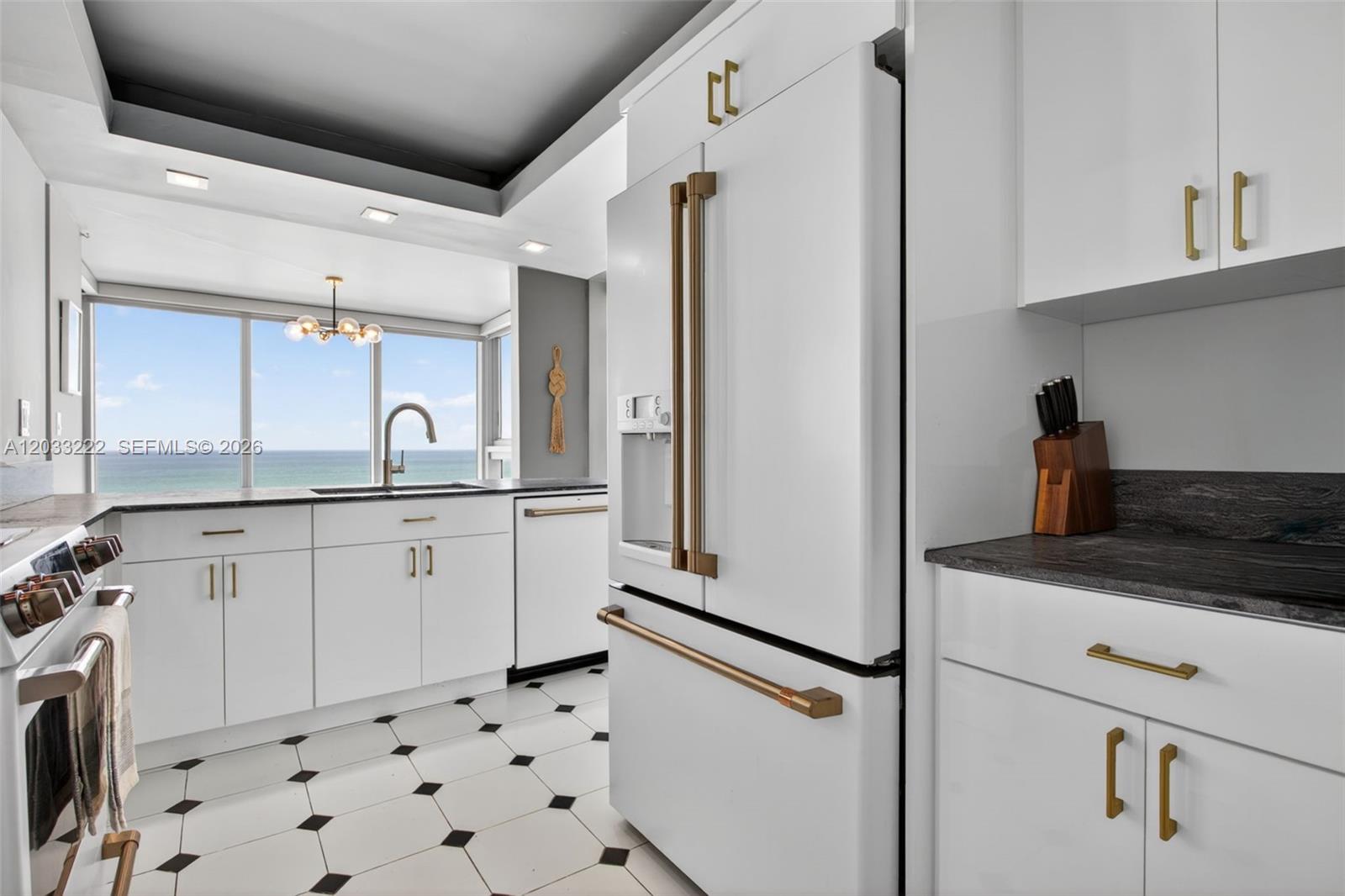 2655 Collins Ave #1512 Miami Beach, FL 33140