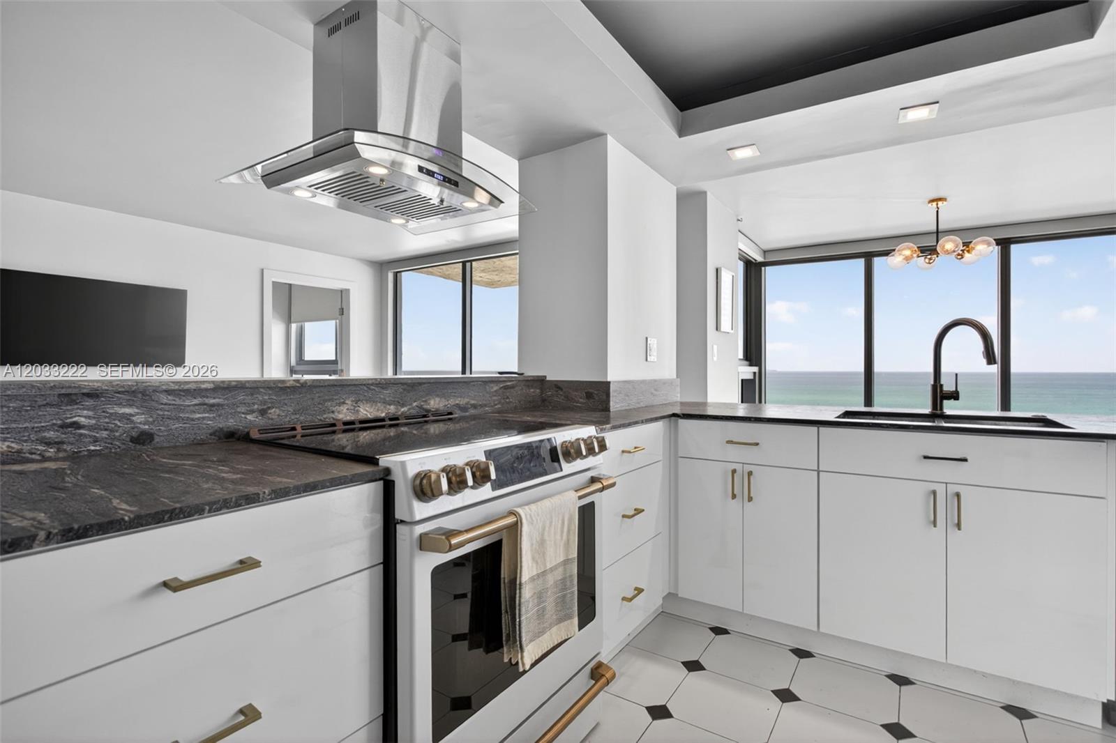 2655 Collins Ave #1512 Miami Beach, FL 33140