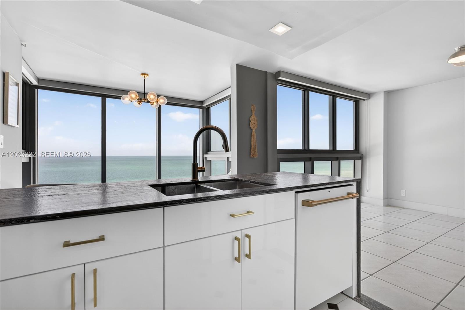 2655 Collins Ave #1512 Miami Beach, FL 33140