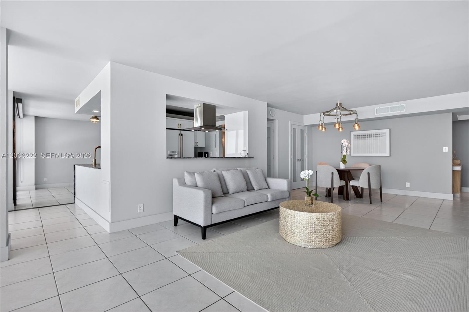 2655 Collins Ave #1512 Miami Beach, FL 33140