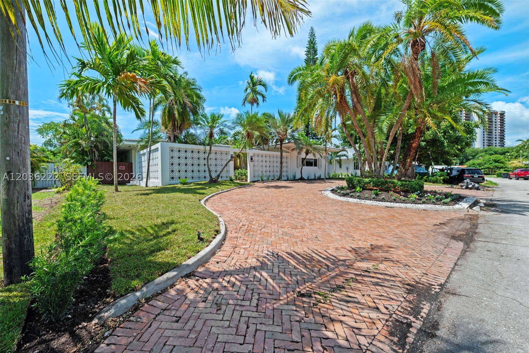 11530 NE 22nd Dr North Miami, FL 33181