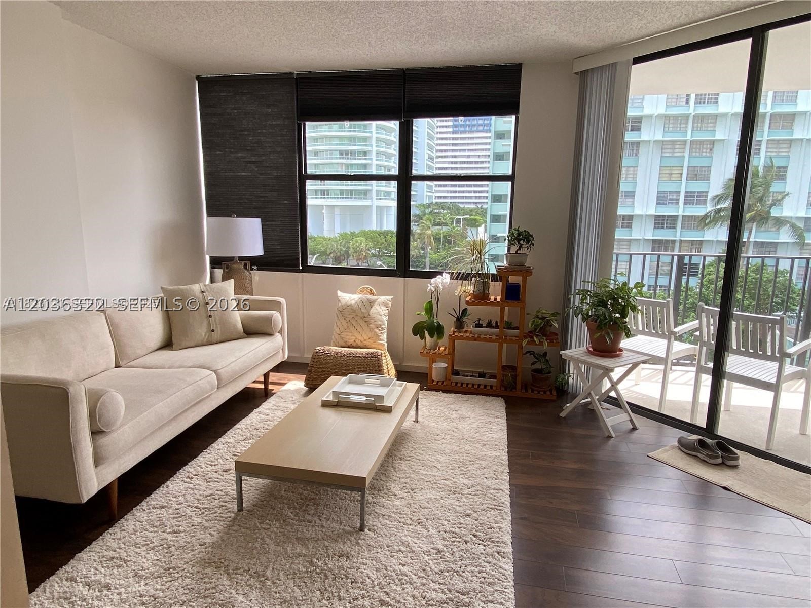 image Brickell Place I0