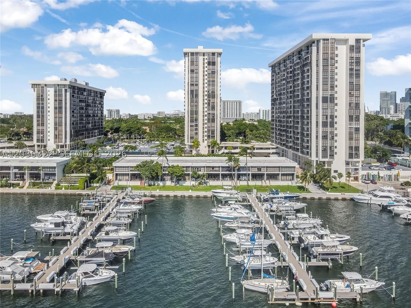 image Brickell Place I11