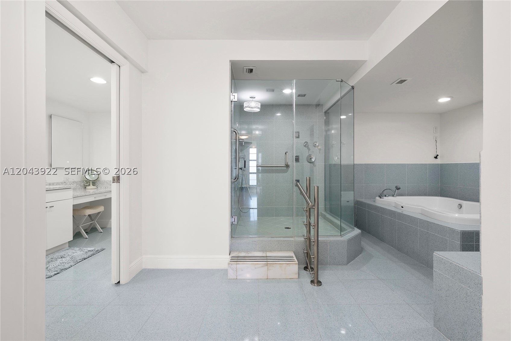 5500 Collins Ave #1902 Miami Beach, FL 33140