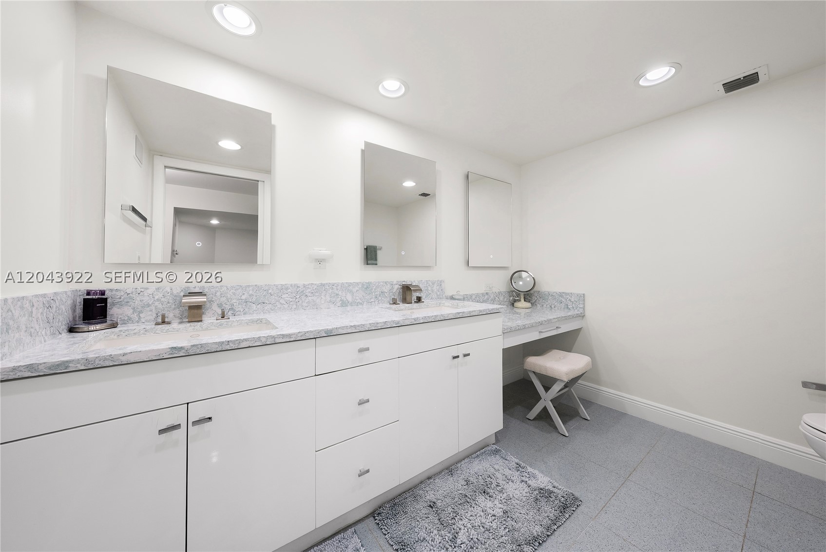 5500 Collins Ave #1902 Miami Beach, FL 33140