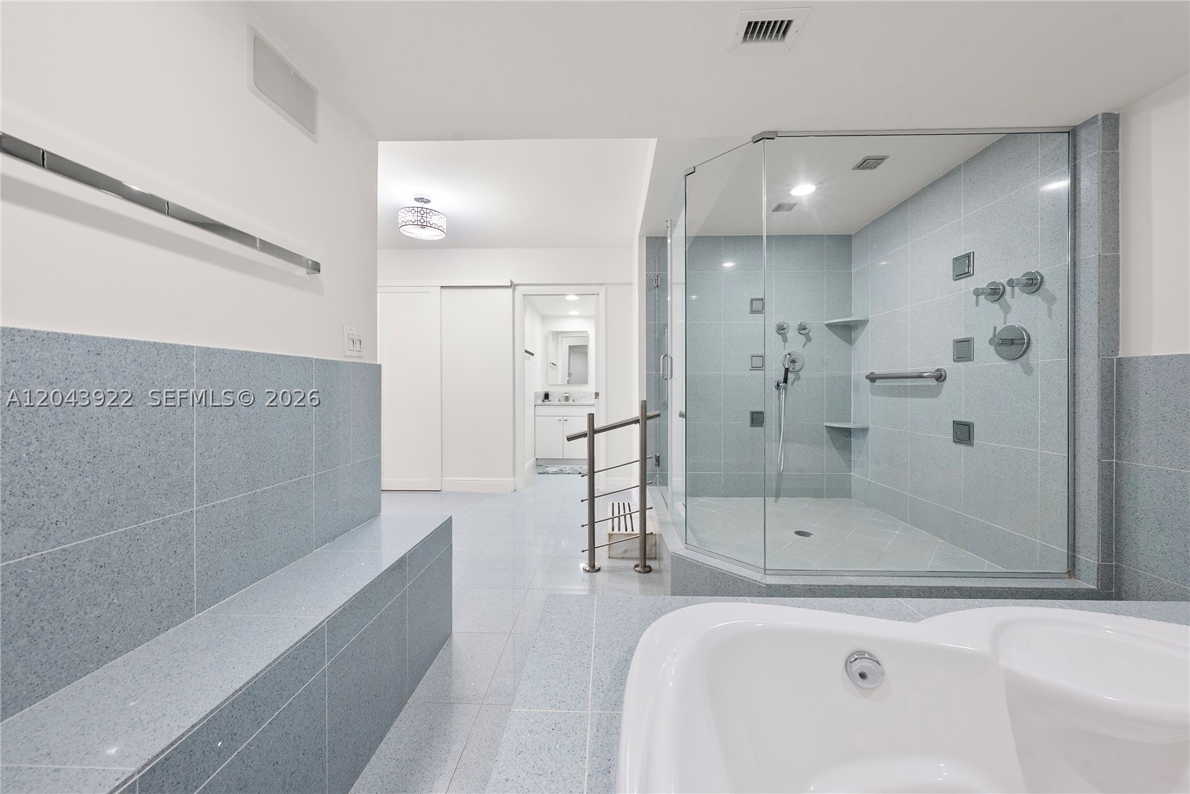 5500 Collins Ave #1902 Miami Beach, FL 33140