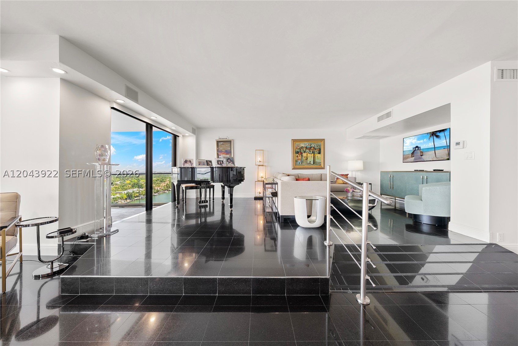 5500 Collins Ave #1902 Miami Beach, FL 33140