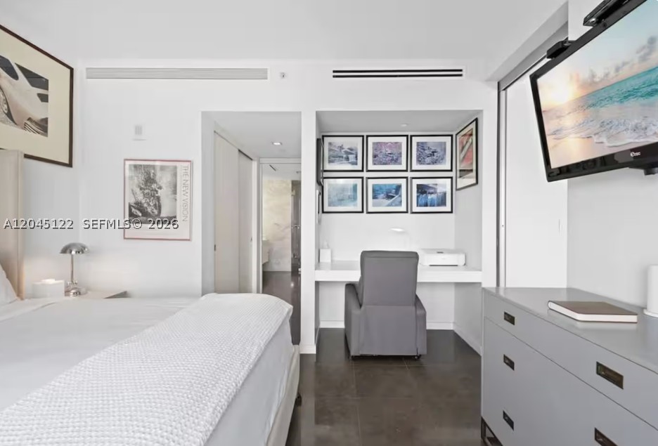 220 21st St #401 Miami Beach, FL 33139