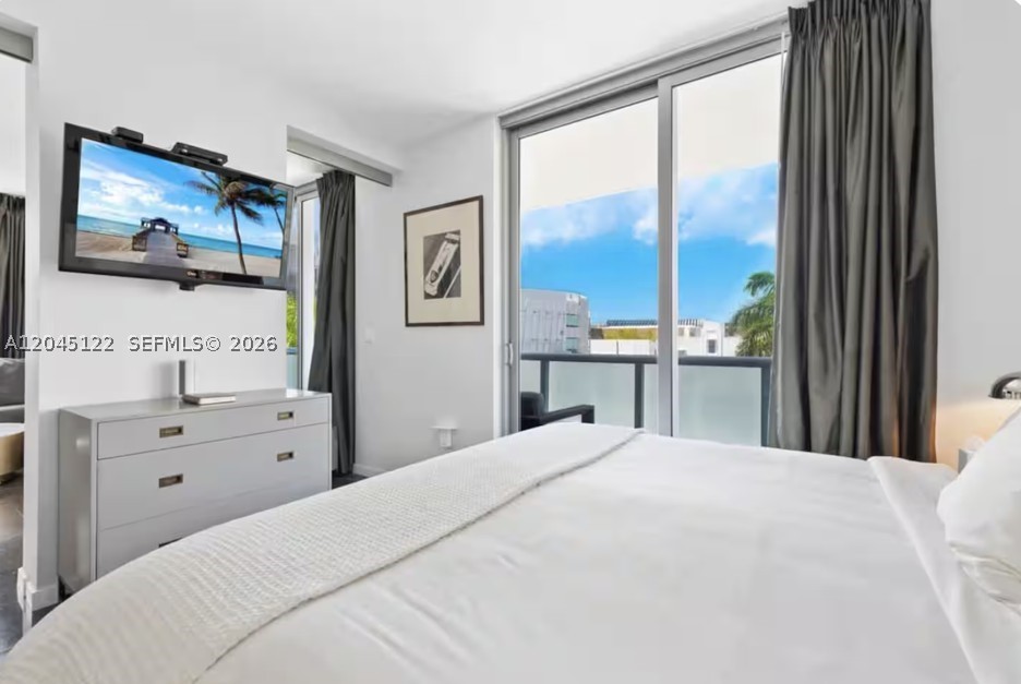 220 21st St #401 Miami Beach, FL 33139