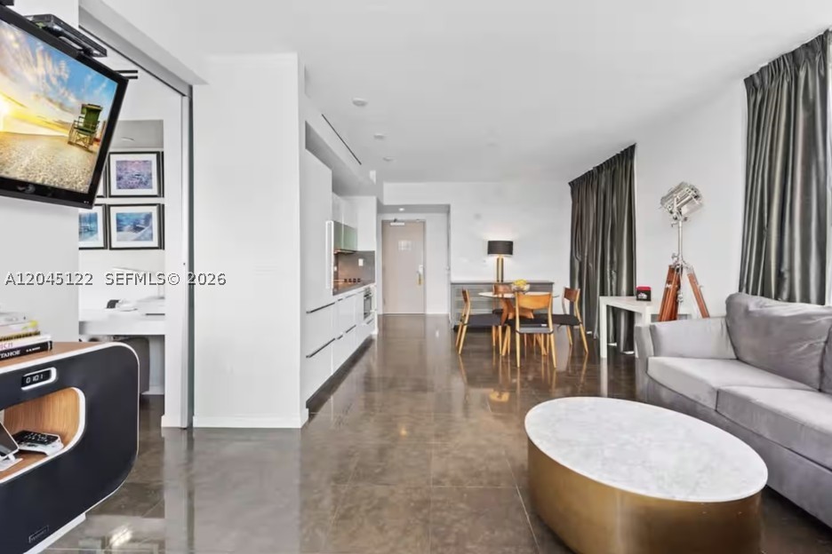 220 21st St #401 Miami Beach, FL 33139