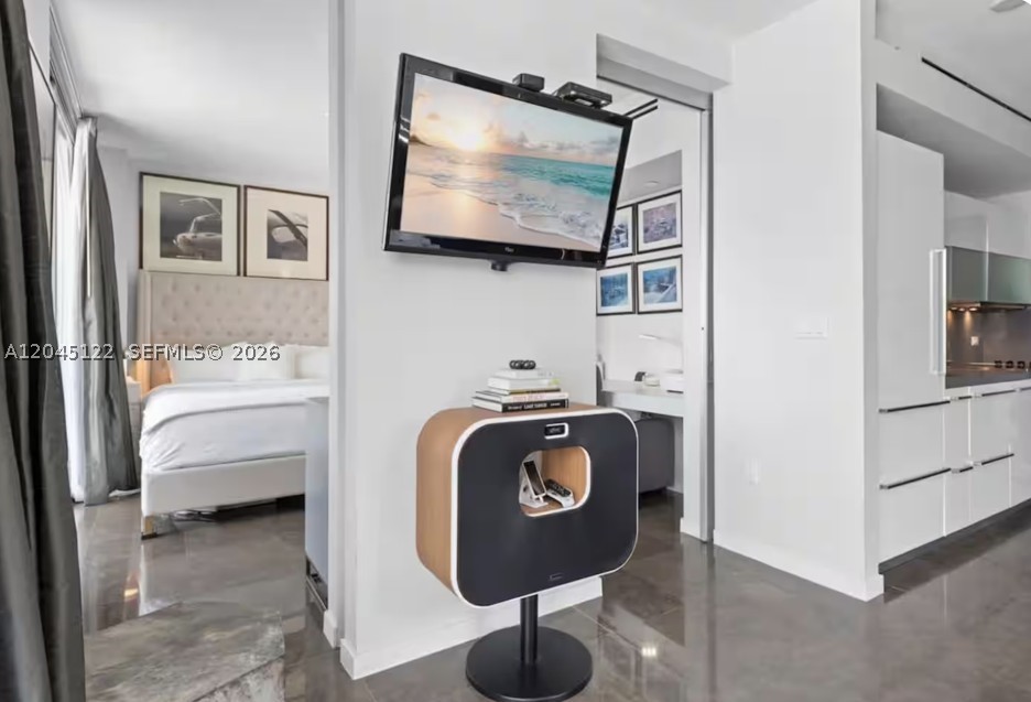 220 21st St #401 Miami Beach, FL 33139