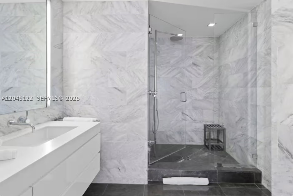 220 21st St #401 Miami Beach, FL 33139