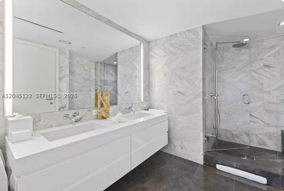220 21st St #401 Miami Beach, FL 33139