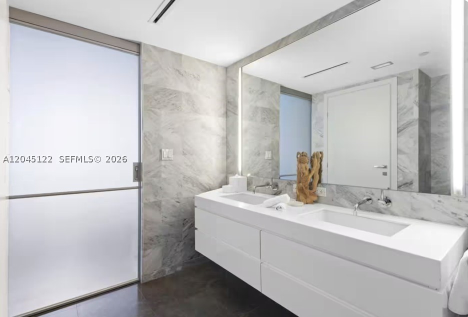 220 21st St #401 Miami Beach, FL 33139