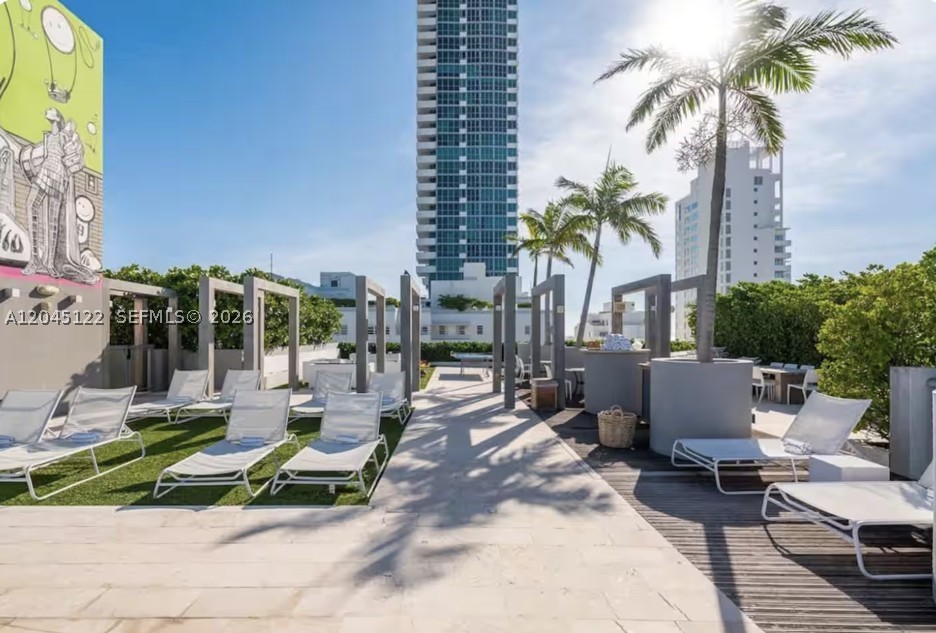 220 21st St #401 Miami Beach, FL 33139