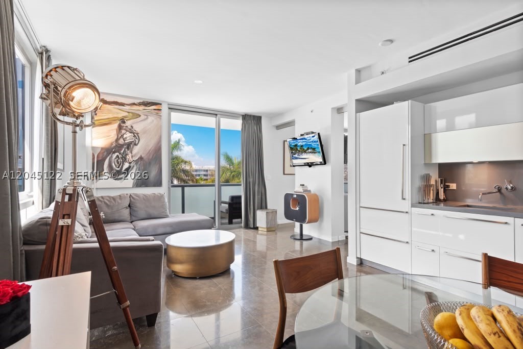 220 21st St #401 Miami Beach, FL 33139