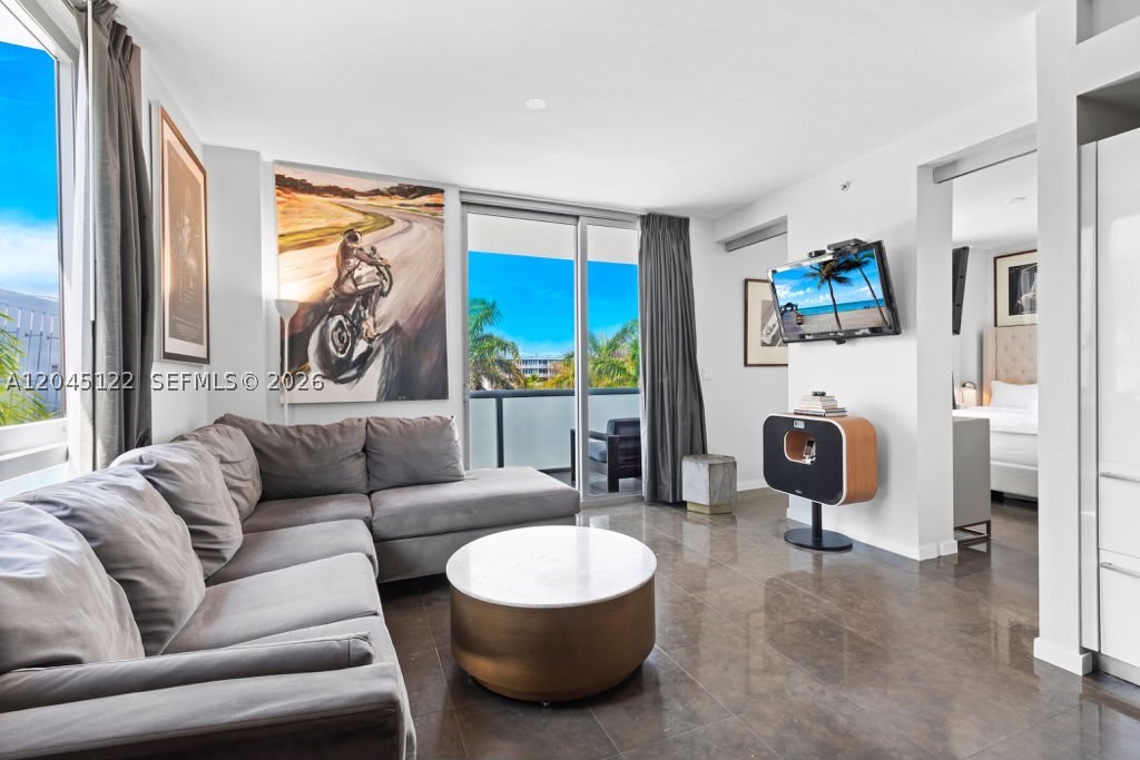 220 21st St #401 Miami Beach, FL 33139